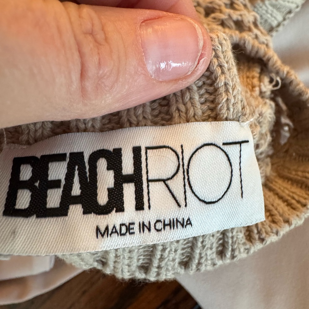 Beach Riot - Picture 4 of 6